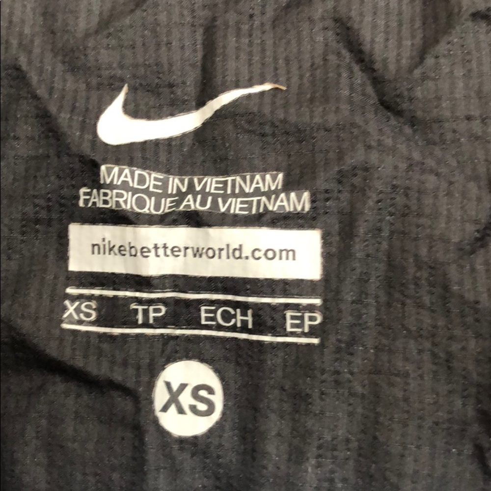 Nike Lightweight Packable Jacket - image 5